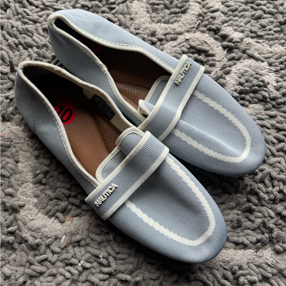 Blue and white Nautica beach summer loafers slip on boat shoes. Size 10.